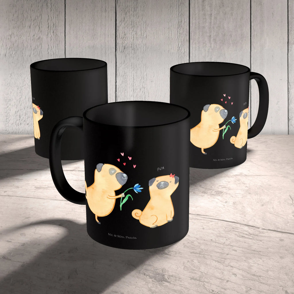 Tasse Mops Verliebt Tasse, Kaffeetasse, Teetasse, Becher, Kaffeebecher, Teebecher, Keramiktasse, Porzellantasse, Büro Tasse, Geschenk Tasse, Tasse Sprüche, Tasse Motive, Kaffeetassen, Tasse bedrucken, Designer Tasse, Cappuccino Tassen, Schöne Teetassen, Hund, Hundemotiv, Haustier, Hunderasse, Tierliebhaber, Hundebesitzer, Sprüche, Mops, Möpse, Hundeliebe, verliebt, Liebe, Liebesspruch. Verlobt, Geschenk Freund, Partner