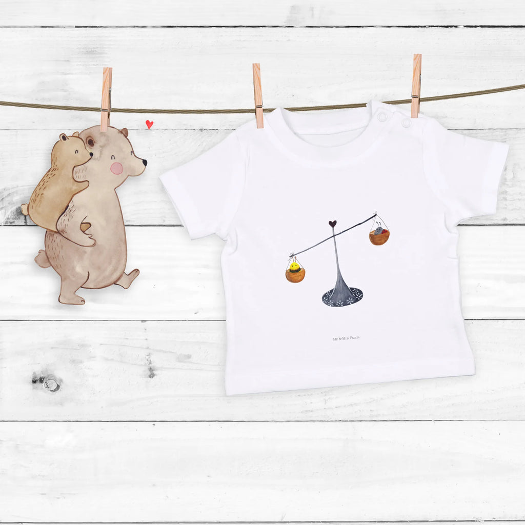 Organic Baby Shirt Sternzeichen Waage Baby T-Shirt, Jungen Baby T-Shirt, Mädchen Baby T-Shirt, Shirt, Tierkreiszeichen, Sternzeichen, Horoskop, Astrologie, Aszendent, Waage, Waage Geschenk, Waage Sternzeichen, Geschenk Oktober, Geschenk September, Geburtstag Oktober, Geburtstag September, Gleichgewicht, Marienkäfer, Hummel, Biene