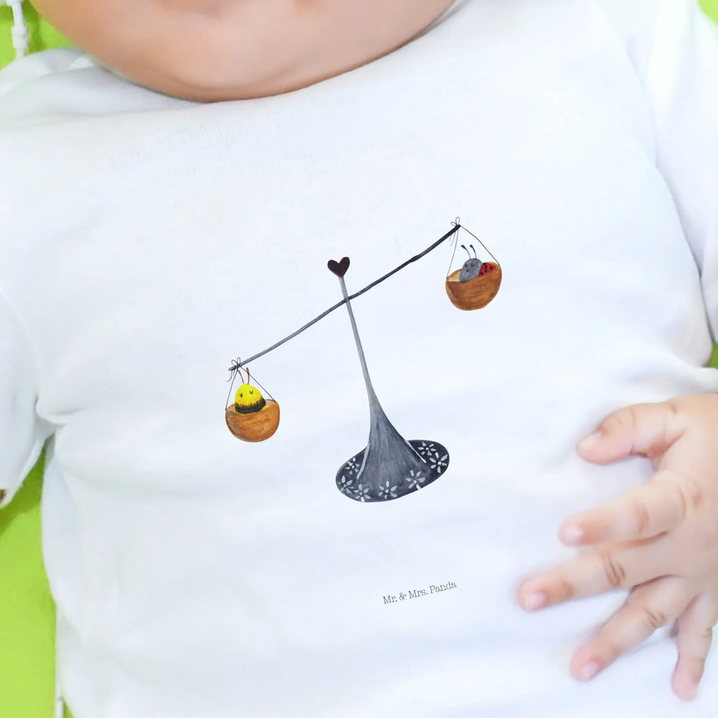 Organic Baby Shirt Sternzeichen Waage Baby T-Shirt, Jungen Baby T-Shirt, Mädchen Baby T-Shirt, Shirt, Tierkreiszeichen, Sternzeichen, Horoskop, Astrologie, Aszendent, Waage, Waage Geschenk, Waage Sternzeichen, Geschenk Oktober, Geschenk September, Geburtstag Oktober, Geburtstag September, Gleichgewicht, Marienkäfer, Hummel, Biene