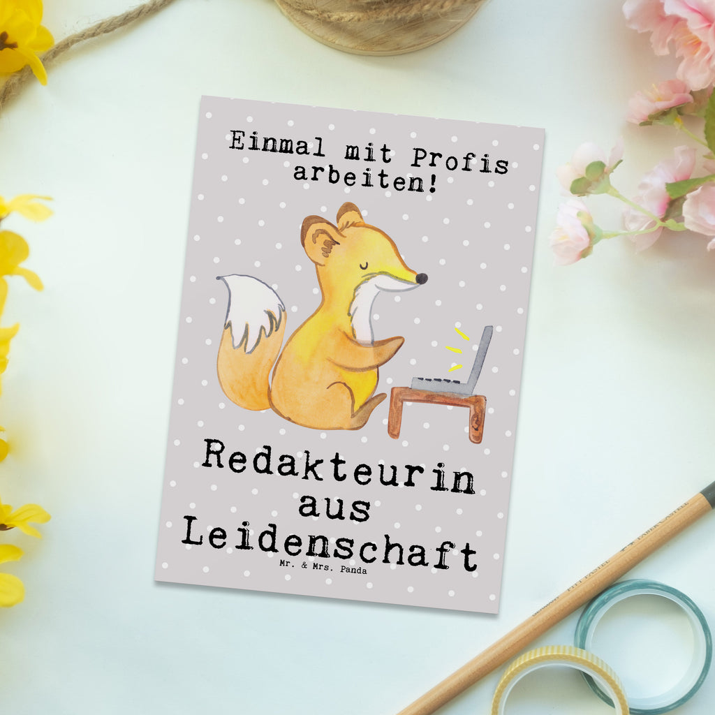 Postkarte Redakteurin aus Leidenschaft Postkarte, Karte, Geschenkkarte, Grußkarte, Einladung, Ansichtskarte, Geburtstagskarte, Einladungskarte, Dankeskarte, Ansichtskarten, Einladung Geburtstag, Einladungskarten Geburtstag, Beruf, Ausbildung, Jubiläum, Abschied, Rente, Kollege, Kollegin, Geschenk, Schenken, Arbeitskollege, Mitarbeiter, Firma, Danke, Dankeschön, Online, Redakteurin, Referentin, Journalistin