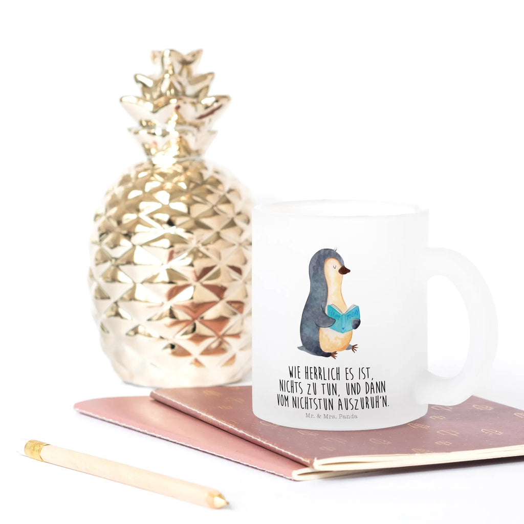 Teetasse Pinguin Buch Teetasse, Teeglas, Teebecher, Tasse mit Henkel, Tasse, Glas Teetasse, Teetasse aus Glas, Pinguin, Pinguine, Buch, Lesen, Bücherwurm, Nichtstun, Faulenzen, Ferien, Urlaub, Freizeit