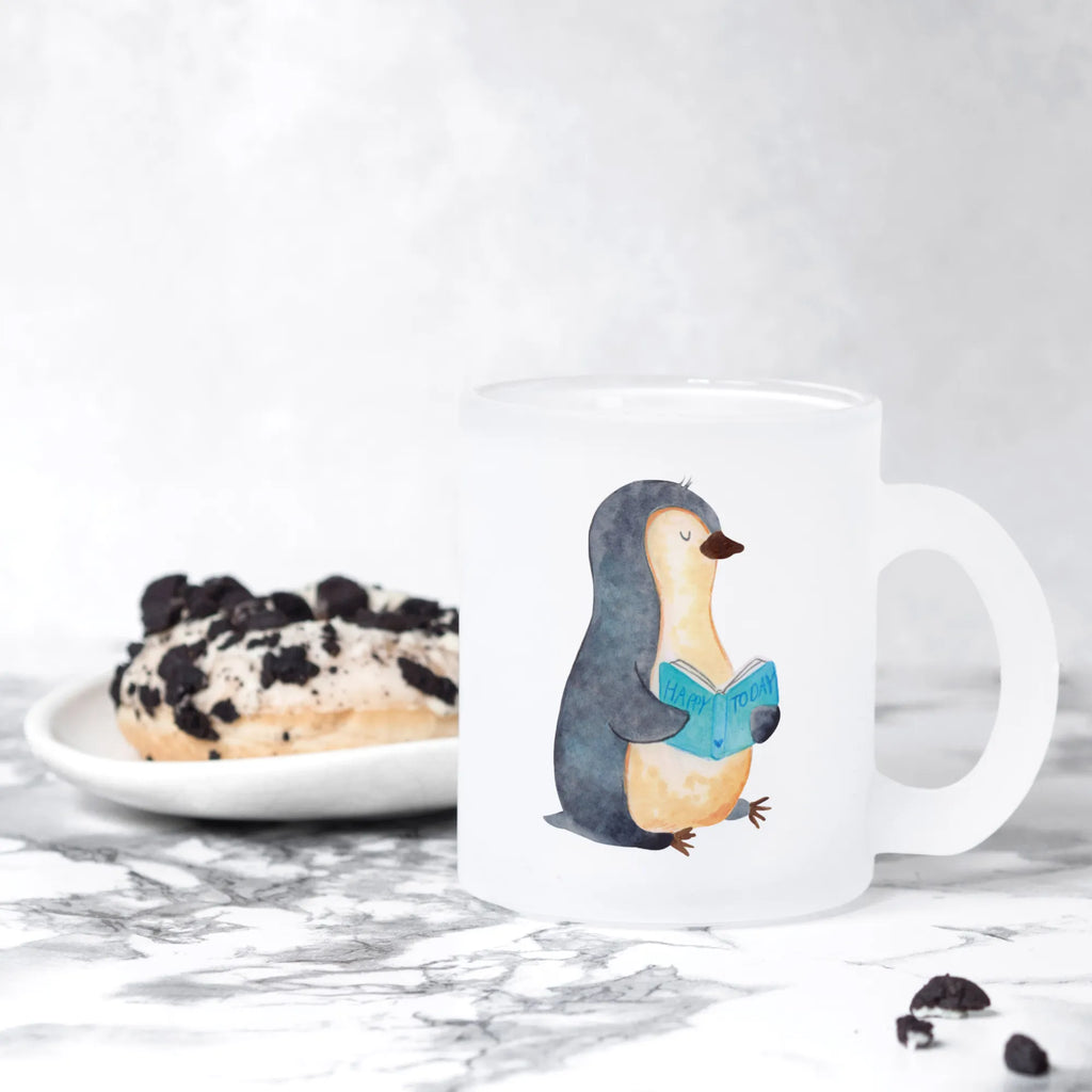 Teetasse Pinguin Buch Teetasse, Teeglas, Teebecher, Tasse mit Henkel, Tasse, Glas Teetasse, Teetasse aus Glas, Pinguin, Pinguine, Buch, Lesen, Bücherwurm, Nichtstun, Faulenzen, Ferien, Urlaub, Freizeit