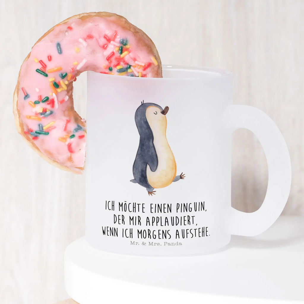 Teetasse Pinguin marschierend Teetasse, Teeglas, Teebecher, Tasse mit Henkel, Tasse, Glas Teetasse, Teetasse aus Glas, Pinguin, Pinguine, Frühaufsteher, Langschläfer, Bruder, Schwester, Familie