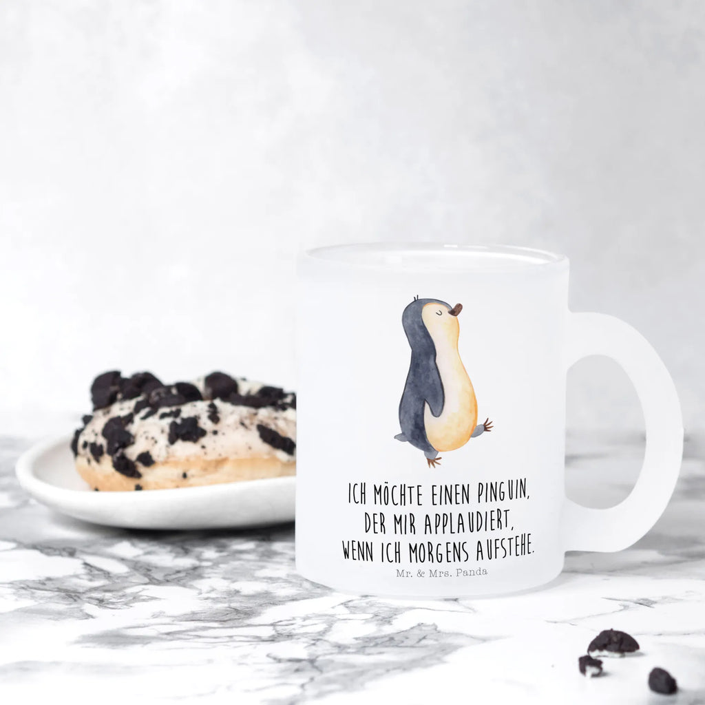 Teetasse Pinguin marschierend Teetasse, Teeglas, Teebecher, Tasse mit Henkel, Tasse, Glas Teetasse, Teetasse aus Glas, Pinguin, Pinguine, Frühaufsteher, Langschläfer, Bruder, Schwester, Familie