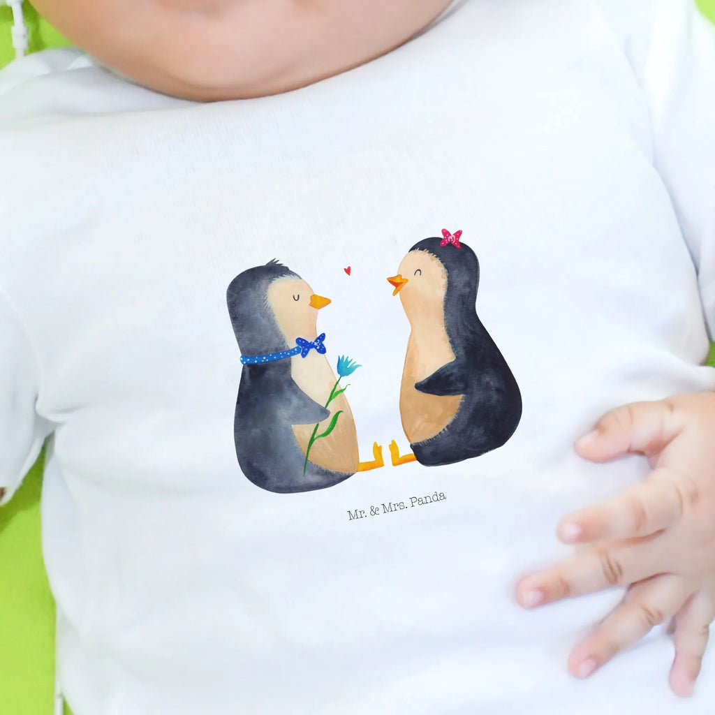 Organic Baby Shirt Pinguin Pärchen Baby T-Shirt, Jungen Baby T-Shirt, Mädchen Baby T-Shirt, Shirt, Pinguin, Pinguine, Liebe, Liebespaar, Liebesbeweis, Liebesgeschenk, Verlobung, Jahrestag, Hochzeitstag, Hochzeit, Hochzeitsgeschenk, große Liebe, Traumpaar