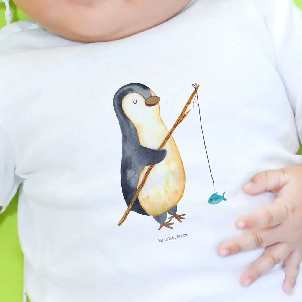 Organic Baby Shirt Pinguin Angler Baby T-Shirt, Jungen Baby T-Shirt, Mädchen Baby T-Shirt, Shirt, Pinguin, Pinguine, Angeln, Angler, Tagträume, Hobby, Plan, Planer, Tagesplan, Neustart, Motivation, Geschenk, Freundinnen, Geschenkidee, Urlaub, Wochenende