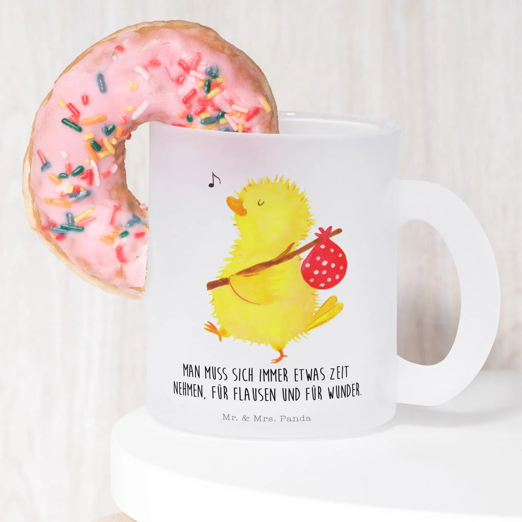 Teetasse Küken Wanderer Teetasse, Teeglas, Teebecher, Tasse mit Henkel, Tasse, Glas Teetasse, Teetasse aus Glas, Ostern, Osterhase, Ostergeschenke, Osternest, Osterdeko, Geschenke zu Ostern, Ostern Geschenk, Ostergeschenke Kinder, Ostern Kinder, Küken, Osterei, Ostereier, Ei, Frühlingsgefühle, Freude, Grüße, liebe Grüße, Frohe Ostern, Ostergrüße, Flausen, Wunder, Reisen, Weltenbummler, Zeit, Zeitmanagement, Backpacker