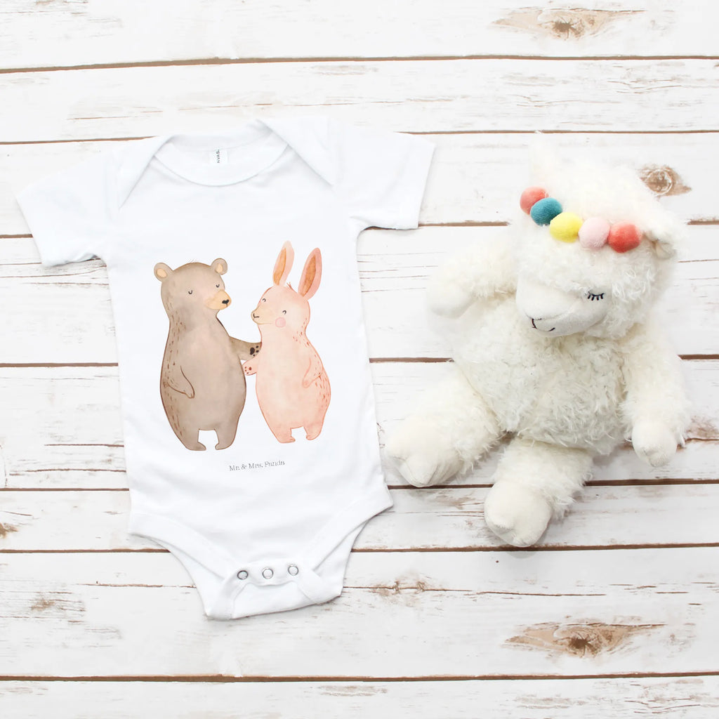 Organic Baby Body Bär und Hase Umarmen Babykleidung, Babystrampler, Strampler, Wickelbody, Baby Erstausstattung, Junge, Mädchen, Liebe, Partner, Freund, Freundin, Ehemann, Ehefrau, Heiraten, Verlobung, Heiratsantrag, Liebesgeschenk, Jahrestag, Hocheitstag, Freunde, bester Freund, Hase, Bär, Bärchen, best friends