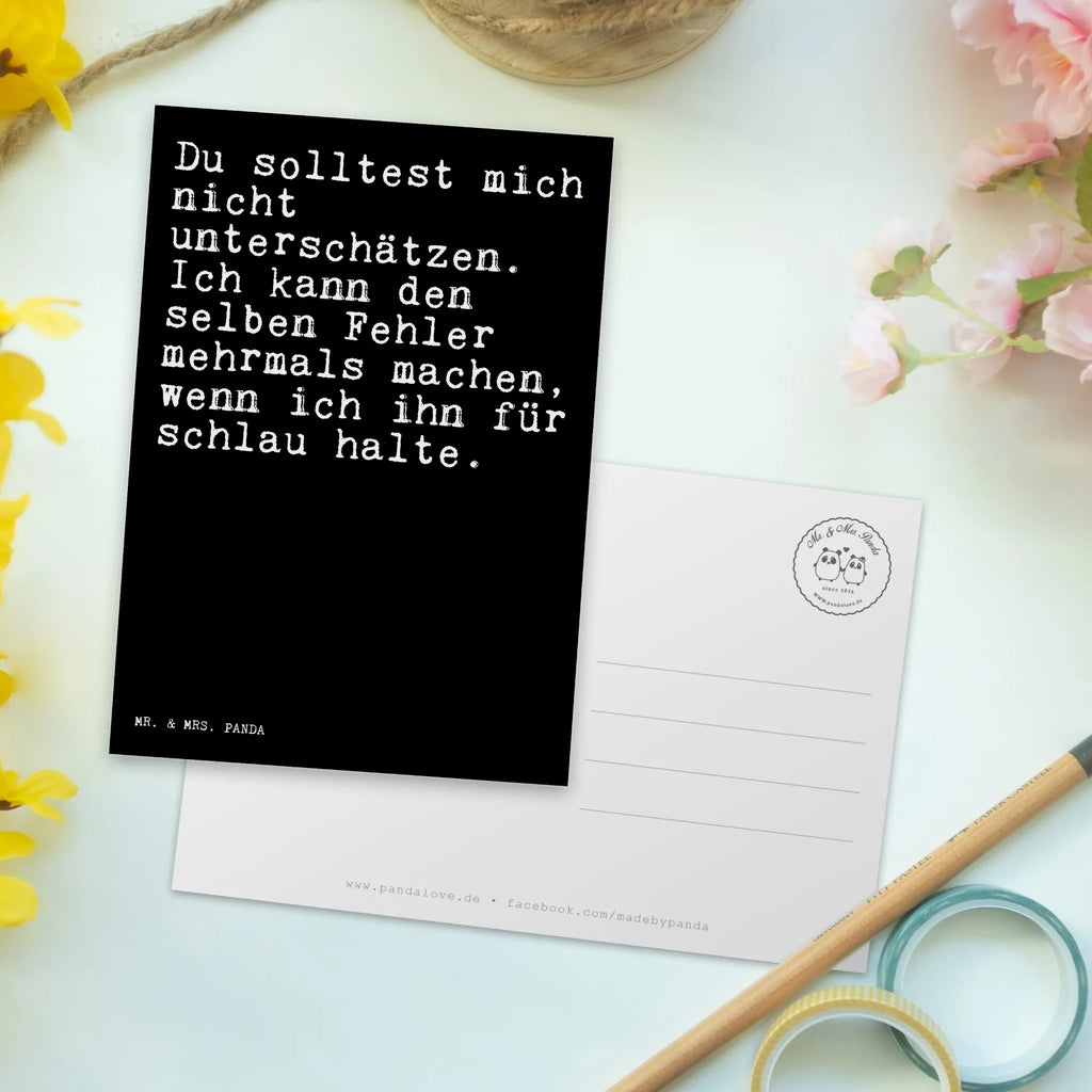 Postkarte Sprüche und Zitate Du solltest mich nicht unterschätzen. Ich kann den selben Fehler mehrmals machen, wenn ich ihn für schlau halte. Postkarte, Karte, Geschenkkarte, Grußkarte, Einladung, Ansichtskarte, Geburtstagskarte, Einladungskarte, Dankeskarte, Ansichtskarten, Einladung Geburtstag, Einladungskarten Geburtstag, Spruch, Sprüche, lustige Sprüche, Weisheiten, Zitate, Spruch Geschenke, Spruch Sprüche Weisheiten Zitate Lustig Weisheit Worte