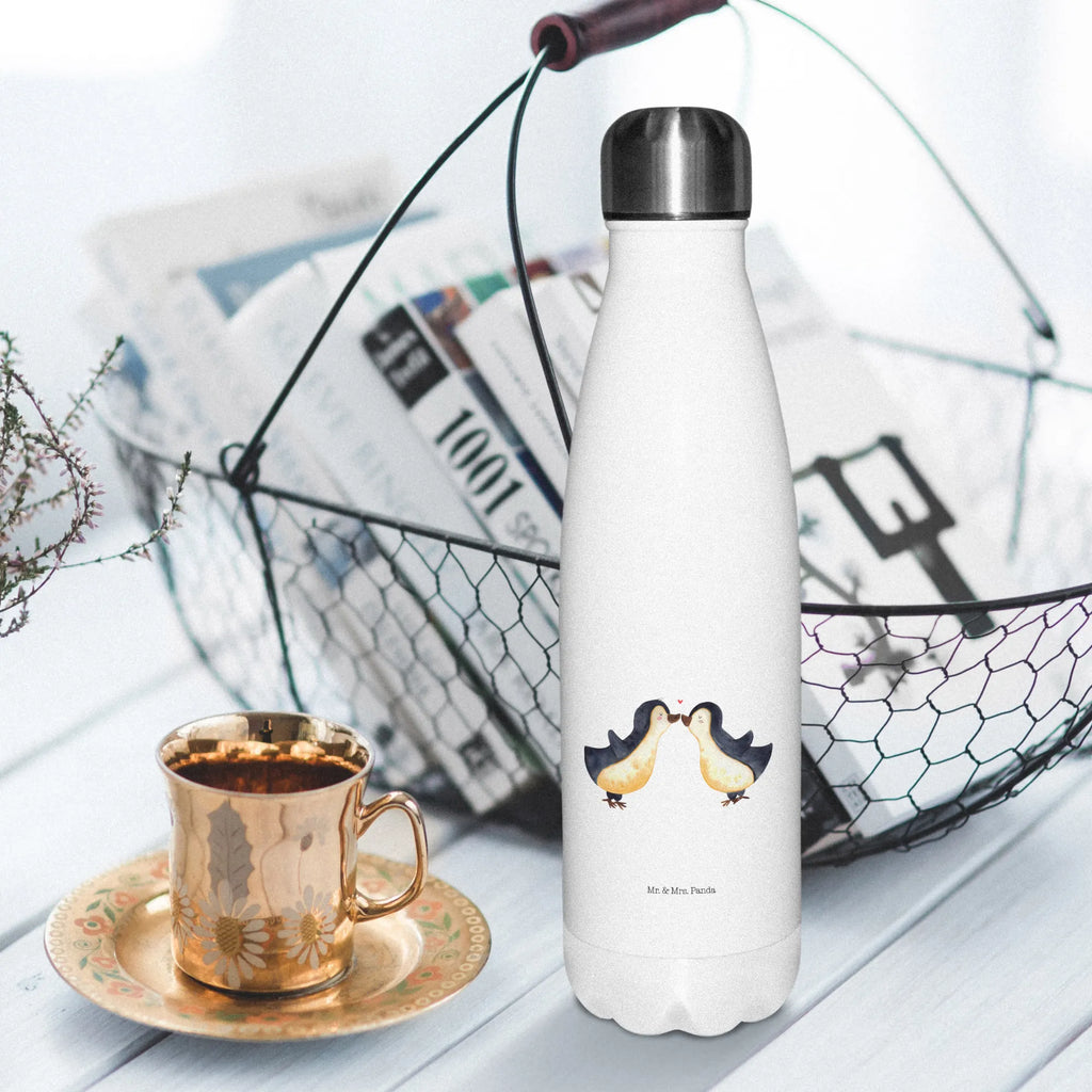 Thermosflasche Pinguin Liebe Isolierflasche, Thermoflasche, Trinkflasche, Thermos, Edelstahl, Liebe, Partner, Freund, Freundin, Ehemann, Ehefrau, Heiraten, Verlobung, Heiratsantrag, Liebesgeschenk, Jahrestag, Hocheitstag, Pinguin, Pinguine, Pinguin Paar, Pinguinpaar, Pinguin Liebe, Paar, Pärchen. Liebespaar, Liebesbeweis, Liebesspruch, Hochzeitstag, Geschenk Freund, Geschenk Freundin, Verlobte, Verlobter, Love, Geschenk Hochzeitstag, Geschenkidee, Hochzeit, Gastgeschenk