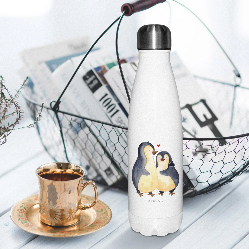 Thermosflasche Pinguin umarmend Isolierflasche, Thermoflasche, Trinkflasche, Thermos, Edelstahl, Pinguin, Liebe, Liebespaar, Liebesbeweis, Liebesgeschenk, Verlobung, Jahrestag, Hochzeitstag, Hochzeit, Hochzeitsgeschenk