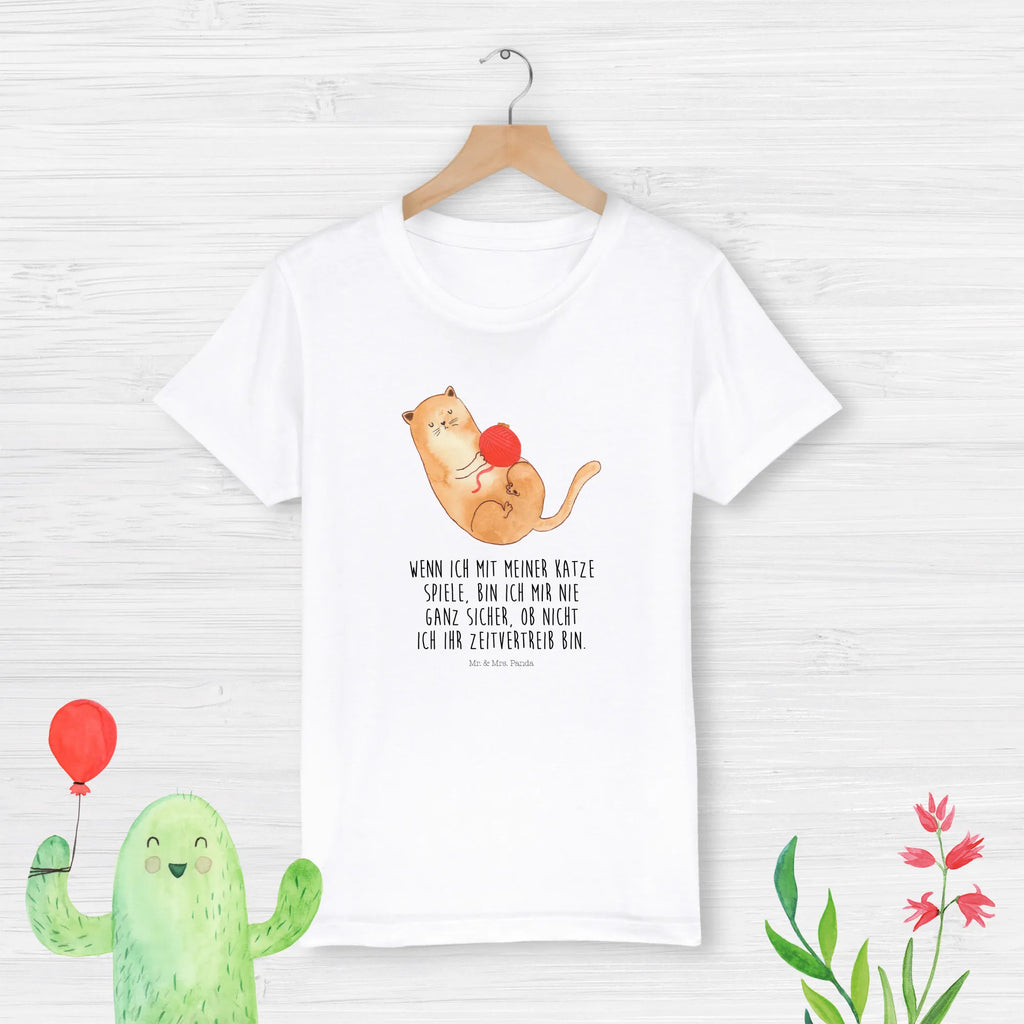 Organic Kinder T-Shirt Katze Wolle Kinder T-Shirt, Kinder T-Shirt Mädchen, Kinder T-Shirt Jungen, Katze, Katzenmotiv, Katzenfan, Katzendeko, Katzenfreund, Katzenliebhaber, Katzenprodukte, Katzenartikel, Katzenaccessoires, Katzensouvenirs, Katzenliebhaberprodukte, Katzenmotive, Katzen, Kater, Mietze, Cat, Cats, Katzenhalter, Katzenbesitzerin, Haustier, Wollknäuel, Wolle, Spielen, Spiel, verspielt