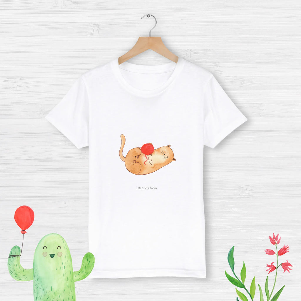 Organic Kinder T-Shirt Katze Wolle Kinder T-Shirt, Kinder T-Shirt Mädchen, Kinder T-Shirt Jungen, Katze, Katzenmotiv, Katzenfan, Katzendeko, Katzenfreund, Katzenliebhaber, Katzenprodukte, Katzenartikel, Katzenaccessoires, Katzensouvenirs, Katzenliebhaberprodukte, Katzenmotive, Katzen, Kater, Mietze, Cat, Cats, Katzenhalter, Katzenbesitzerin, Haustier, Wollknäuel, Wolle, Spielen, Spiel, verspielt