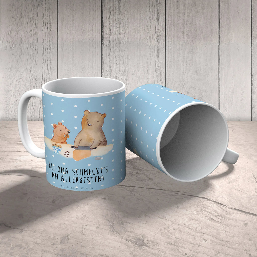 Tasse Oma Bär backen Tasse, Kaffeetasse, Teetasse, Becher, Kaffeebecher, Teebecher, Keramiktasse, Porzellantasse, Büro Tasse, Geschenk Tasse, Tasse Sprüche, Tasse Motive, Kaffeetassen, Tasse bedrucken, Designer Tasse, Cappuccino Tassen, Schöne Teetassen, Familie, Vatertag, Muttertag, Bruder, Schwester, Mama, Papa, Oma, Opa, Omi, Lieblingsoma, Lieblingsomi, backen, kochen, beste Köchin