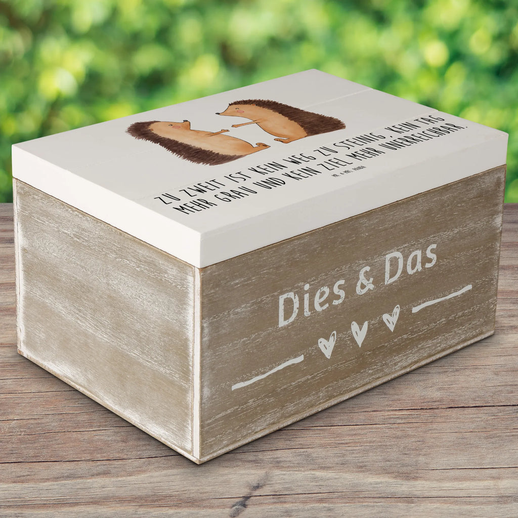 Holzkiste Hochzeit Igel Liebe Holzkiste, Kiste, Schatzkiste, Truhe, Schatulle, XXL, Erinnerungsbox, Erinnerungskiste, Dekokiste, Aufbewahrungsbox, Geschenkbox, Geschenkdose, Hochzeit, Hochzeitsgeschenk, Ehe, Hochzeitsfeier, Trauung, Trauungsgeschenk, Hochzeitskarte, Verlobungsfeier, Verlobungsgeschenk, Hochzeitsgeschenkideen, Hochzeitsgeschenke für Brautpaar, Igel, Paar, Liebe, Freund, Freundin, Paargeschenk