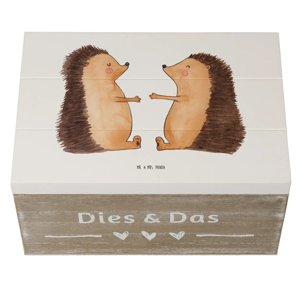 Holzkiste Hochzeit Igel Liebe Holzkiste, Kiste, Schatzkiste, Truhe, Schatulle, XXL, Erinnerungsbox, Erinnerungskiste, Dekokiste, Aufbewahrungsbox, Geschenkbox, Geschenkdose, Hochzeit, Hochzeitsgeschenk, Ehe, Hochzeitsfeier, Trauung, Trauungsgeschenk, Hochzeitskarte, Verlobungsfeier, Verlobungsgeschenk, Hochzeitsgeschenkideen, Hochzeitsgeschenke für Brautpaar, Igel, Paar, Liebe, Freund, Freundin, Paargeschenk