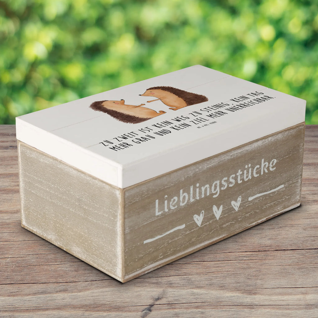 Holzkiste Hochzeit Igel Liebe Holzkiste, Kiste, Schatzkiste, Truhe, Schatulle, XXL, Erinnerungsbox, Erinnerungskiste, Dekokiste, Aufbewahrungsbox, Geschenkbox, Geschenkdose, Hochzeit, Hochzeitsgeschenk, Ehe, Hochzeitsfeier, Trauung, Trauungsgeschenk, Hochzeitskarte, Verlobungsfeier, Verlobungsgeschenk, Hochzeitsgeschenkideen, Hochzeitsgeschenke für Brautpaar, Igel, Paar, Liebe, Freund, Freundin, Paargeschenk