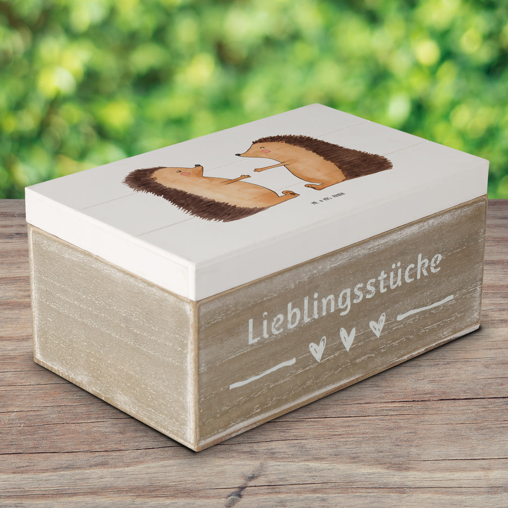 Holzkiste Hochzeit Igel Liebe Holzkiste, Kiste, Schatzkiste, Truhe, Schatulle, XXL, Erinnerungsbox, Erinnerungskiste, Dekokiste, Aufbewahrungsbox, Geschenkbox, Geschenkdose, Hochzeit, Hochzeitsgeschenk, Ehe, Hochzeitsfeier, Trauung, Trauungsgeschenk, Hochzeitskarte, Verlobungsfeier, Verlobungsgeschenk, Hochzeitsgeschenkideen, Hochzeitsgeschenke für Brautpaar, Igel, Paar, Liebe, Freund, Freundin, Paargeschenk