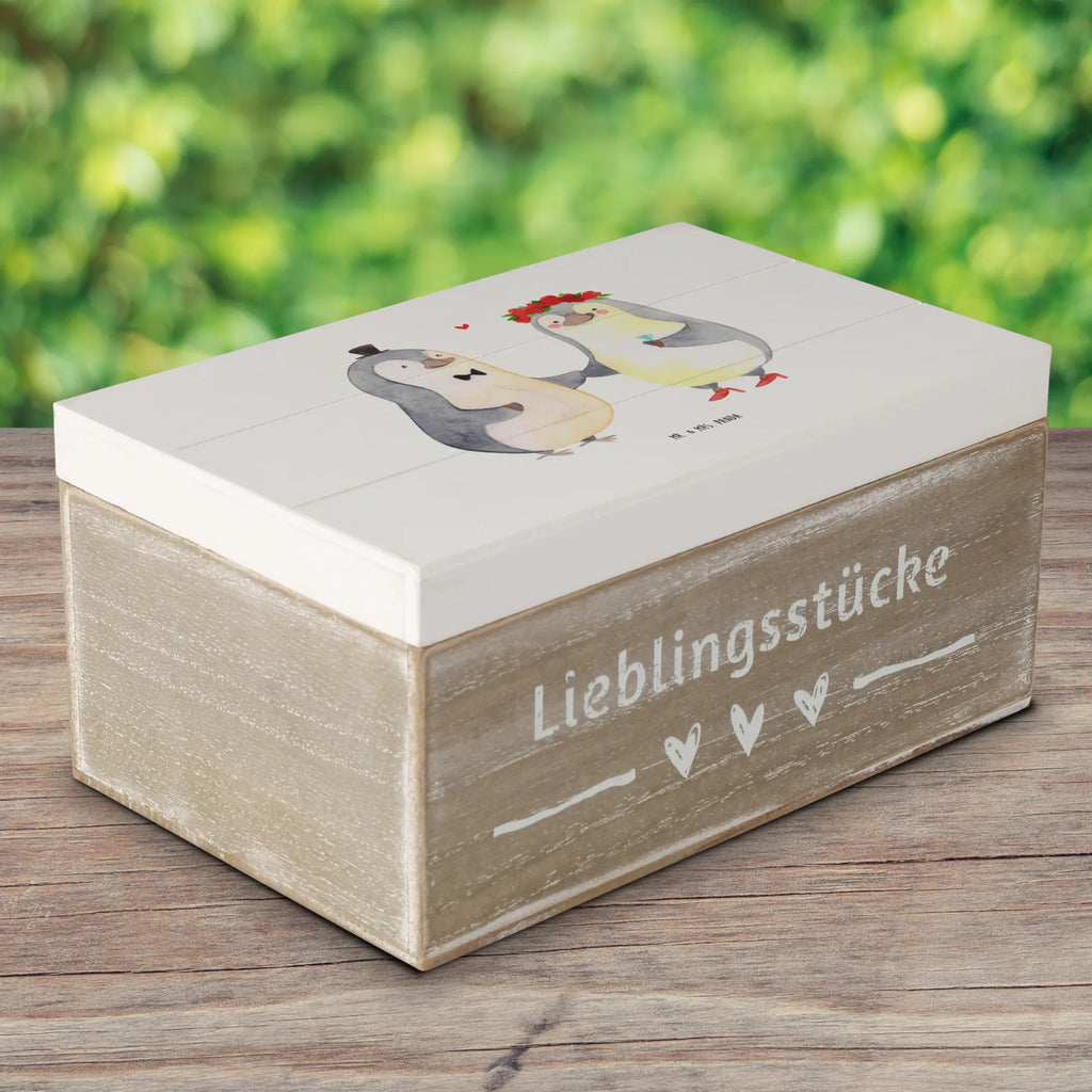 Holzkiste Hochzeit Pinguin Holzkiste, Kiste, Schatzkiste, Truhe, Schatulle, XXL, Erinnerungsbox, Erinnerungskiste, Dekokiste, Aufbewahrungsbox, Geschenkbox, Geschenkdose, Hochzeit, Hochzeitsgeschenk, Ehe, Hochzeitsfeier, Trauung, Trauungsgeschenk, Hochzeitskarte, Verlobungsfeier, Verlobungsgeschenk, Hochzeitsgeschenkideen, Hochzeitsgeschenke für Brautpaar, Pinguin, Pinguine, Hochzeitstag, geschenkidee Hochzeit, Gastgeschenk