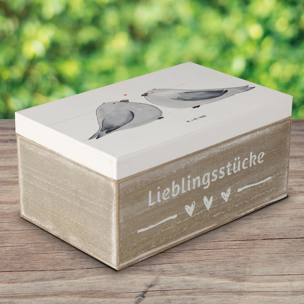 Holzkiste Hochzeit Turteltauben Liebe Holzkiste, Kiste, Schatzkiste, Truhe, Schatulle, XXL, Erinnerungsbox, Erinnerungskiste, Dekokiste, Aufbewahrungsbox, Geschenkbox, Geschenkdose, Hochzeit, Hochzeitsgeschenk, Ehe, Hochzeitsfeier, Trauung, Trauungsgeschenk, Hochzeitskarte, Verlobungsfeier, Verlobungsgeschenk, Hochzeitsgeschenkideen, Hochzeitsgeschenke für Brautpaar, Turteltaube, Turteltauben, Taube, Tauben, Paar, Liebe, Freund, Freundin, Paargeschenk