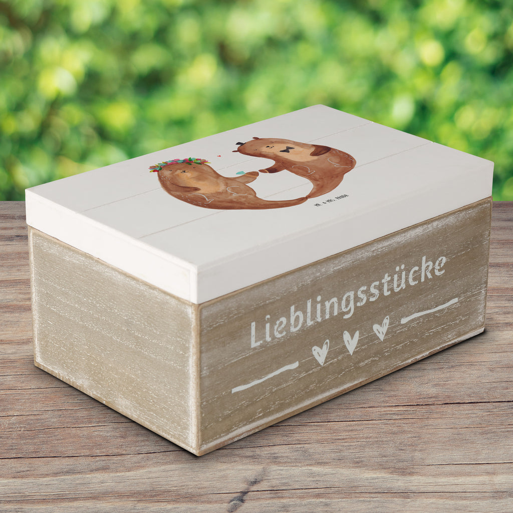 Holzkiste Hochzeitspaar Otter Holzkiste, Kiste, Schatzkiste, Truhe, Schatulle, XXL, Erinnerungsbox, Erinnerungskiste, Dekokiste, Aufbewahrungsbox, Geschenkbox, Geschenkdose, Hochzeit, Hochzeitsgeschenk, Ehe, Hochzeitsfeier, Trauung, Trauungsgeschenk, Hochzeitskarte, Verlobungsfeier, Verlobungsgeschenk, Hochzeitsgeschenkideen, Hochzeitsgeschenke für Brautpaar, Hochzeitstag, Geschenk zur Hochzeit