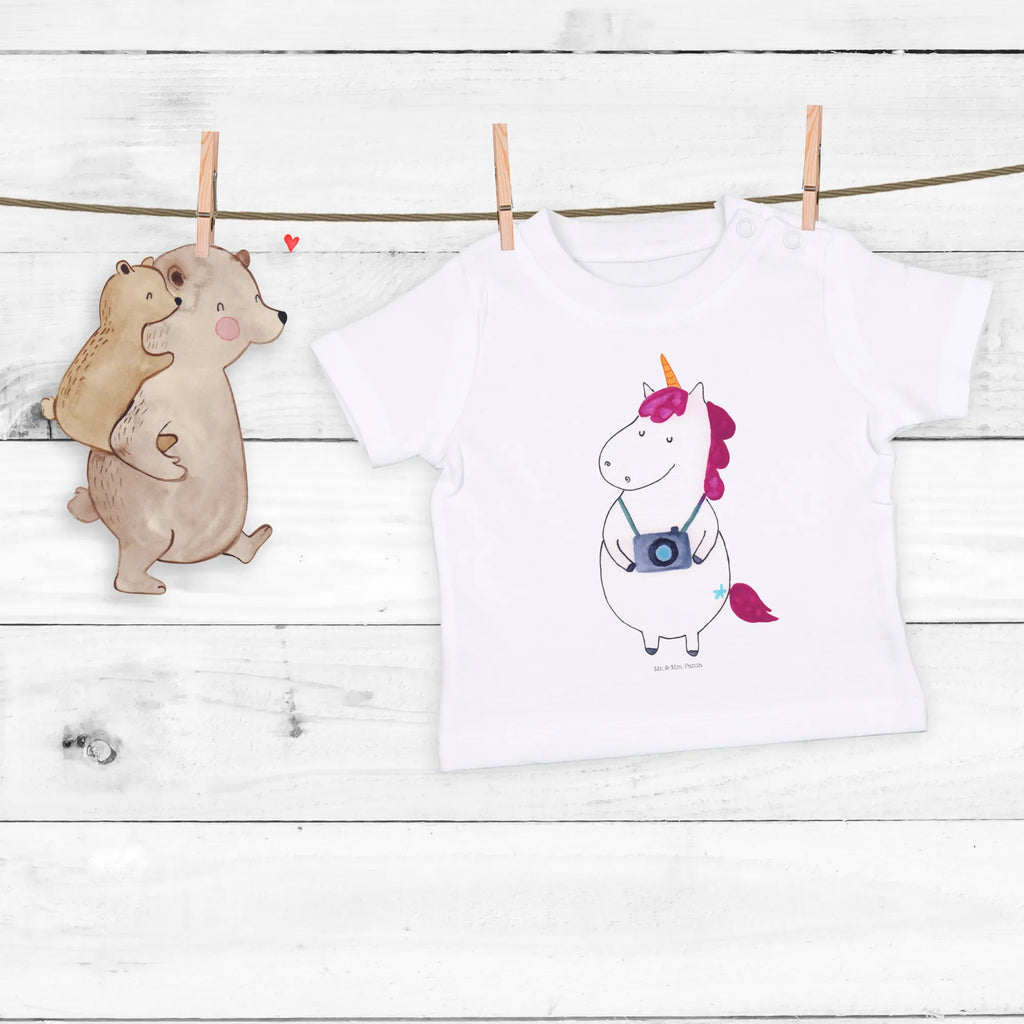 Organic Baby Shirt Einhorn Fotograf Baby T-Shirt, Jungen Baby T-Shirt, Mädchen Baby T-Shirt, Shirt, Einhorn, Einhörner, Einhorn Deko, Pegasus, Unicorn, Fotograf, Fotografie, Kamera, Reisen, Weltreise, Weltenbummler, Urlaub, Tourist, Kurztrip, Reise, Städtereise