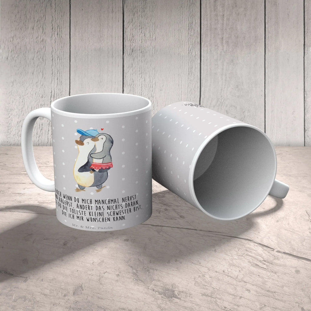 Tasse Pinguin Kleine Schwester Tasse, Kaffeetasse, Teetasse, Becher, Kaffeebecher, Teebecher, Keramiktasse, Porzellantasse, Büro Tasse, Geschenk Tasse, Tasse Sprüche, Tasse Motive, Kaffeetassen, Tasse bedrucken, Designer Tasse, Cappuccino Tassen, Schöne Teetassen, Familie, Vatertag, Muttertag, Bruder, Schwester, Mama, Papa, Oma, Opa