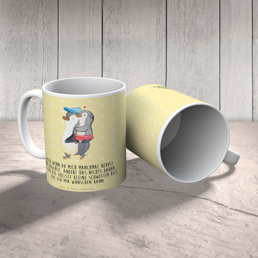 Tasse Pinguin Kleine Schwester Tasse, Kaffeetasse, Teetasse, Becher, Kaffeebecher, Teebecher, Keramiktasse, Porzellantasse, Büro Tasse, Geschenk Tasse, Tasse Sprüche, Tasse Motive, Kaffeetassen, Tasse bedrucken, Designer Tasse, Cappuccino Tassen, Schöne Teetassen, Familie, Vatertag, Muttertag, Bruder, Schwester, Mama, Papa, Oma, Opa