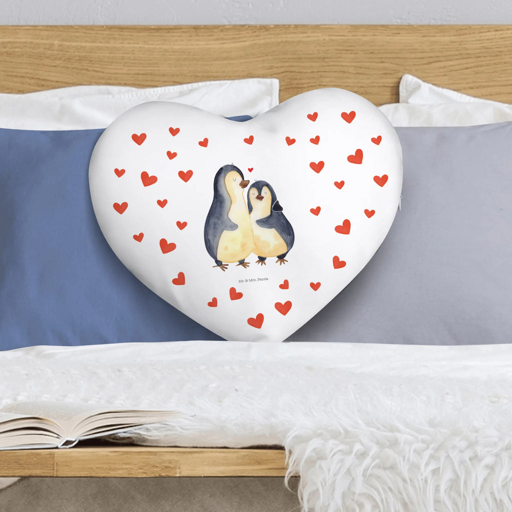 Herzkissen Pinguin umarmend Kissen, Herzkissen, Herzform, Herz, Dekokissen, Pinguin, Liebe, Liebespaar, Liebesbeweis, Liebesgeschenk, Verlobung, Jahrestag, Hochzeitstag, Hochzeit, Hochzeitsgeschenk