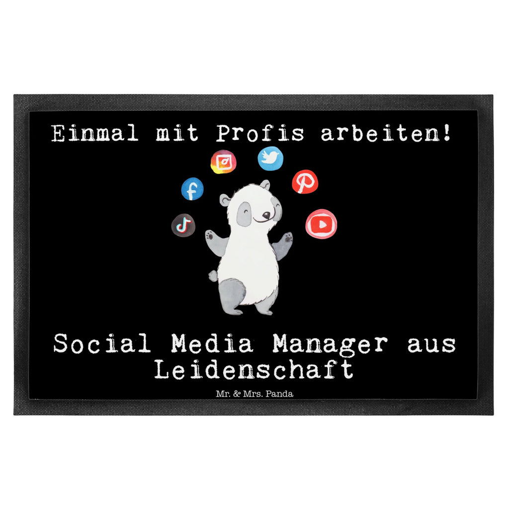 Fußmatte Social Media Manager aus Leidenschaft Türvorleger, Schmutzmatte, Fußabtreter, Matte, Schmutzfänger, Fußabstreifer, Schmutzfangmatte, Türmatte, Motivfußmatte, Haustürmatte, Vorleger, Fussmatten, Fußmatten, Gummimatte, Fußmatte außen, Fußmatte innen, Fussmatten online, Gummi Matte, Sauberlaufmatte, Fußmatte waschbar, Fußmatte outdoor, Schmutzfangmatte waschbar, Eingangsteppich, Fußabstreifer außen, Fußabtreter außen, Schmutzfangteppich, Fußmatte außen wetterfest, Beruf, Ausbildung, Jubiläum, Abschied, Rente, Kollege, Kollegin, Geschenk, Schenken, Arbeitskollege, Mitarbeiter, Firma, Danke, Dankeschön