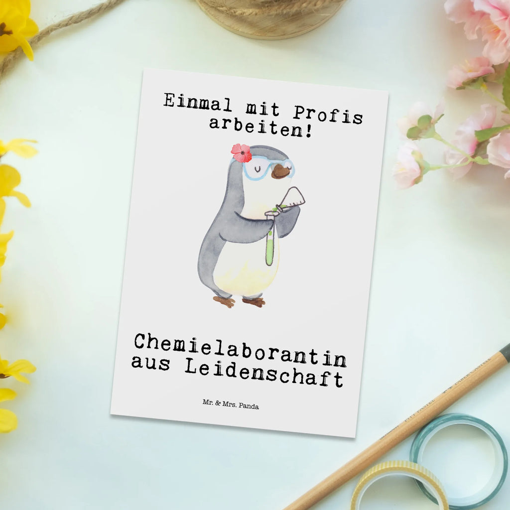 Postkarte Chemielaborantin aus Leidenschaft Postkarte, Karte, Geschenkkarte, Grußkarte, Einladung, Ansichtskarte, Geburtstagskarte, Einladungskarte, Dankeskarte, Ansichtskarten, Einladung Geburtstag, Einladungskarten Geburtstag, Beruf, Ausbildung, Jubiläum, Abschied, Rente, Kollege, Kollegin, Geschenk, Schenken, Arbeitskollege, Mitarbeiter, Firma, Danke, Dankeschön, Chemikerin, Chemielaborantin, Naturwissenschaftlerin, Labor, Studium, Forschung, Wissenschaftlerin