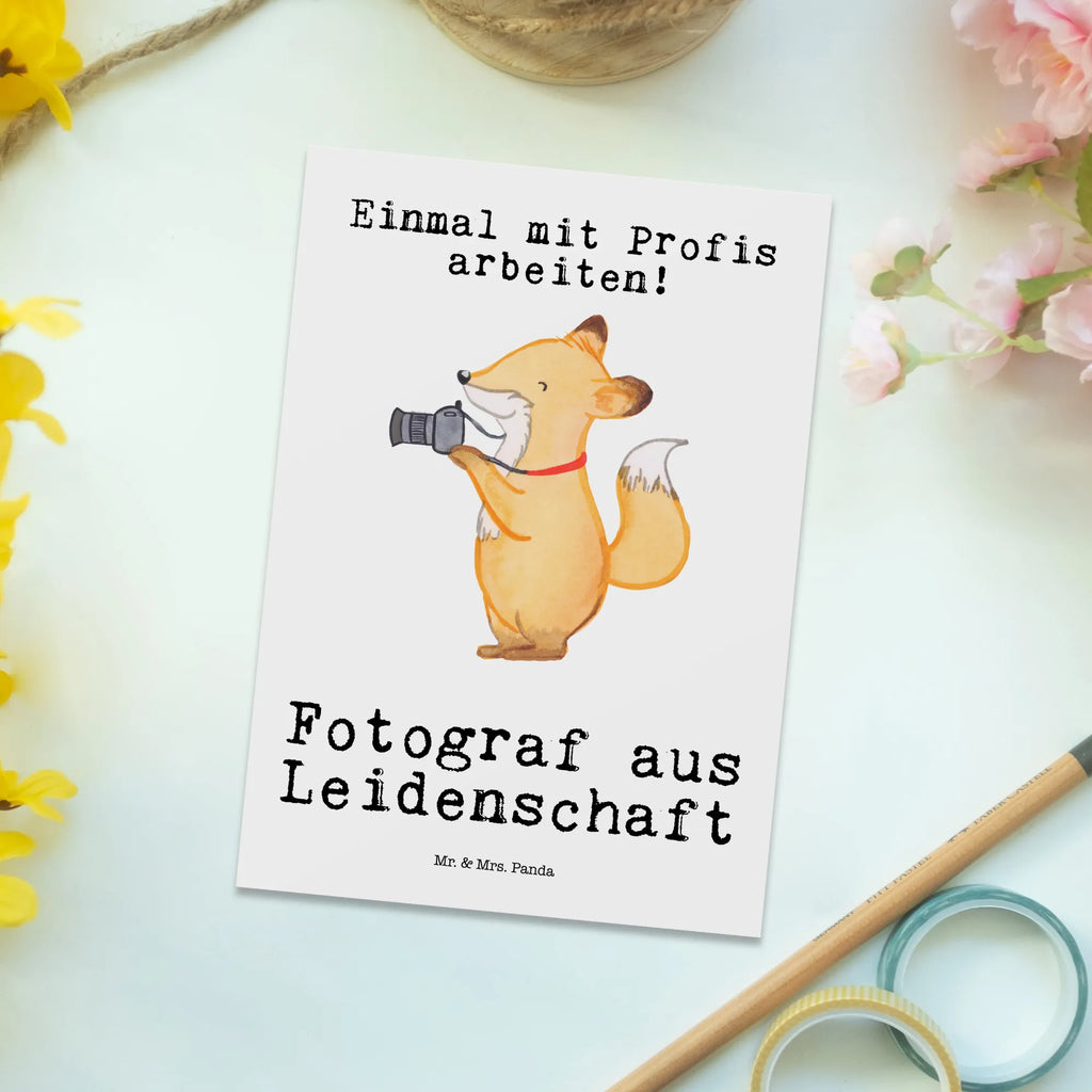 Postkarte Fotograf aus Leidenschaft Postkarte, Karte, Geschenkkarte, Grußkarte, Einladung, Ansichtskarte, Geburtstagskarte, Einladungskarte, Dankeskarte, Ansichtskarten, Einladung Geburtstag, Einladungskarten Geburtstag, Beruf, Ausbildung, Jubiläum, Abschied, Rente, Kollege, Kollegin, Geschenk, Schenken, Arbeitskollege, Mitarbeiter, Firma, Danke, Dankeschön, Fotograf, Fotoreporter, Hobbyfotograf, Hochzeitsfotograf, Fotografie, Profi Fotograf