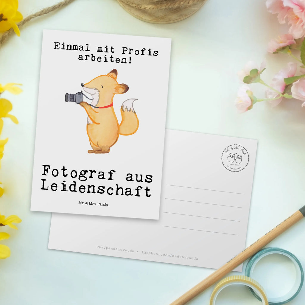 Postkarte Fotograf aus Leidenschaft Postkarte, Karte, Geschenkkarte, Grußkarte, Einladung, Ansichtskarte, Geburtstagskarte, Einladungskarte, Dankeskarte, Ansichtskarten, Einladung Geburtstag, Einladungskarten Geburtstag, Beruf, Ausbildung, Jubiläum, Abschied, Rente, Kollege, Kollegin, Geschenk, Schenken, Arbeitskollege, Mitarbeiter, Firma, Danke, Dankeschön, Fotograf, Fotoreporter, Hobbyfotograf, Hochzeitsfotograf, Fotografie, Profi Fotograf