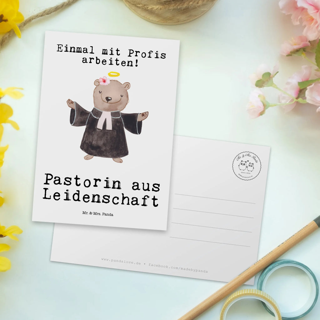 Postkarte Pastorin aus Leidenschaft Postkarte, Karte, Geschenkkarte, Grußkarte, Einladung, Ansichtskarte, Geburtstagskarte, Einladungskarte, Dankeskarte, Ansichtskarten, Einladung Geburtstag, Einladungskarten Geburtstag, Beruf, Ausbildung, Jubiläum, Abschied, Rente, Kollege, Kollegin, Geschenk, Schenken, Arbeitskollege, Mitarbeiter, Firma, Danke, Dankeschön, Pastorin, Dienerin Gottes<br />Geistliche, Pfarrerin, Predigerin<br />Priesterin, Theologin, Kirche