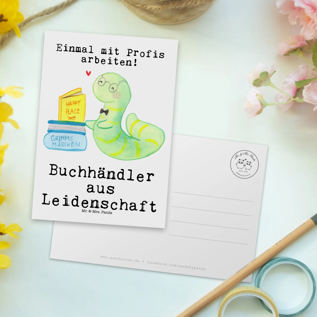 Postkarte Buchhändler Leidenschaft Postkarte, Karte, Geschenkkarte, Grußkarte, Einladung, Ansichtskarte, Geburtstagskarte, Einladungskarte, Dankeskarte, Ansichtskarten, Einladung Geburtstag, Einladungskarten Geburtstag, Beruf, Ausbildung, Jubiläum, Abschied, Rente, Kollege, Kollegin, Geschenk, Schenken, Arbeitskollege, Mitarbeiter, Firma, Danke, Dankeschön, Buchhändler, Buchhandlung, Buchverkäufer, Bibliothekar, Bücherwurm