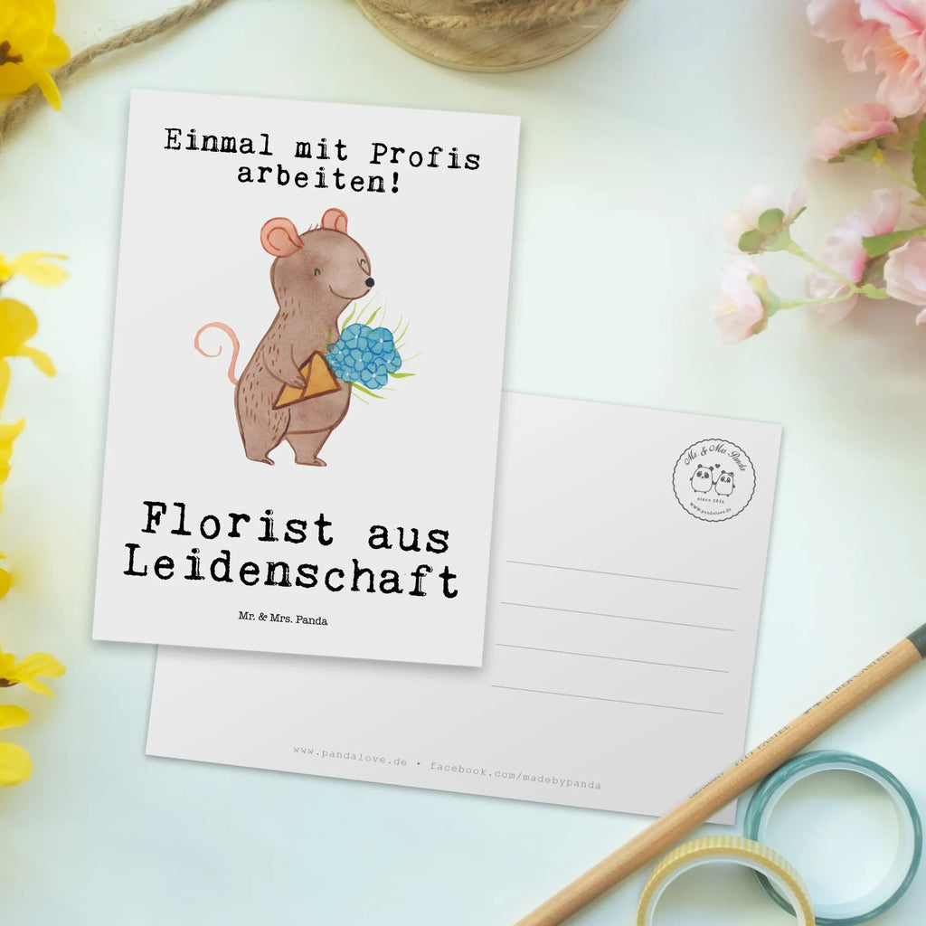 Postkarte Florist aus Leidenschaft Postkarte, Karte, Geschenkkarte, Grußkarte, Einladung, Ansichtskarte, Geburtstagskarte, Einladungskarte, Dankeskarte, Ansichtskarten, Einladung Geburtstag, Einladungskarten Geburtstag, Beruf, Ausbildung, Jubiläum, Abschied, Rente, Kollege, Kollegin, Geschenk, Schenken, Arbeitskollege, Mitarbeiter, Firma, Danke, Dankeschön, Blumenhändler, Florist, Blumenlanden, Blumenprofi