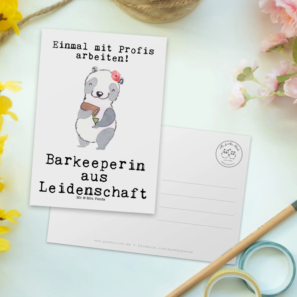 Postkarte Barkeeperin aus Leidenschaft Postkarte, Karte, Geschenkkarte, Grußkarte, Einladung, Ansichtskarte, Geburtstagskarte, Einladungskarte, Dankeskarte, Ansichtskarten, Einladung Geburtstag, Einladungskarten Geburtstag, Beruf, Ausbildung, Jubiläum, Abschied, Rente, Kollege, Kollegin, Geschenk, Schenken, Arbeitskollege, Mitarbeiter, Firma, Danke, Dankeschön, Barkeeperin, Barfrau, Bartender, Barbesitzerin, Kurs