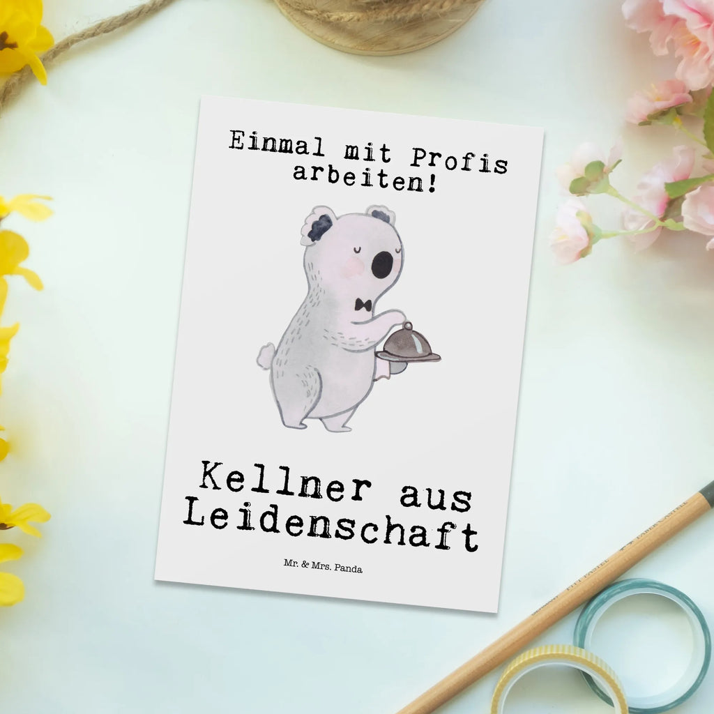 Postkarte Kellner aus Leidenschaft Postkarte, Karte, Geschenkkarte, Grußkarte, Einladung, Ansichtskarte, Geburtstagskarte, Einladungskarte, Dankeskarte, Ansichtskarten, Einladung Geburtstag, Einladungskarten Geburtstag, Beruf, Ausbildung, Jubiläum, Abschied, Rente, Kollege, Kollegin, Geschenk, Schenken, Arbeitskollege, Mitarbeiter, Firma, Danke, Dankeschön, Kellner, Servicekraft, Restaurant, Ober