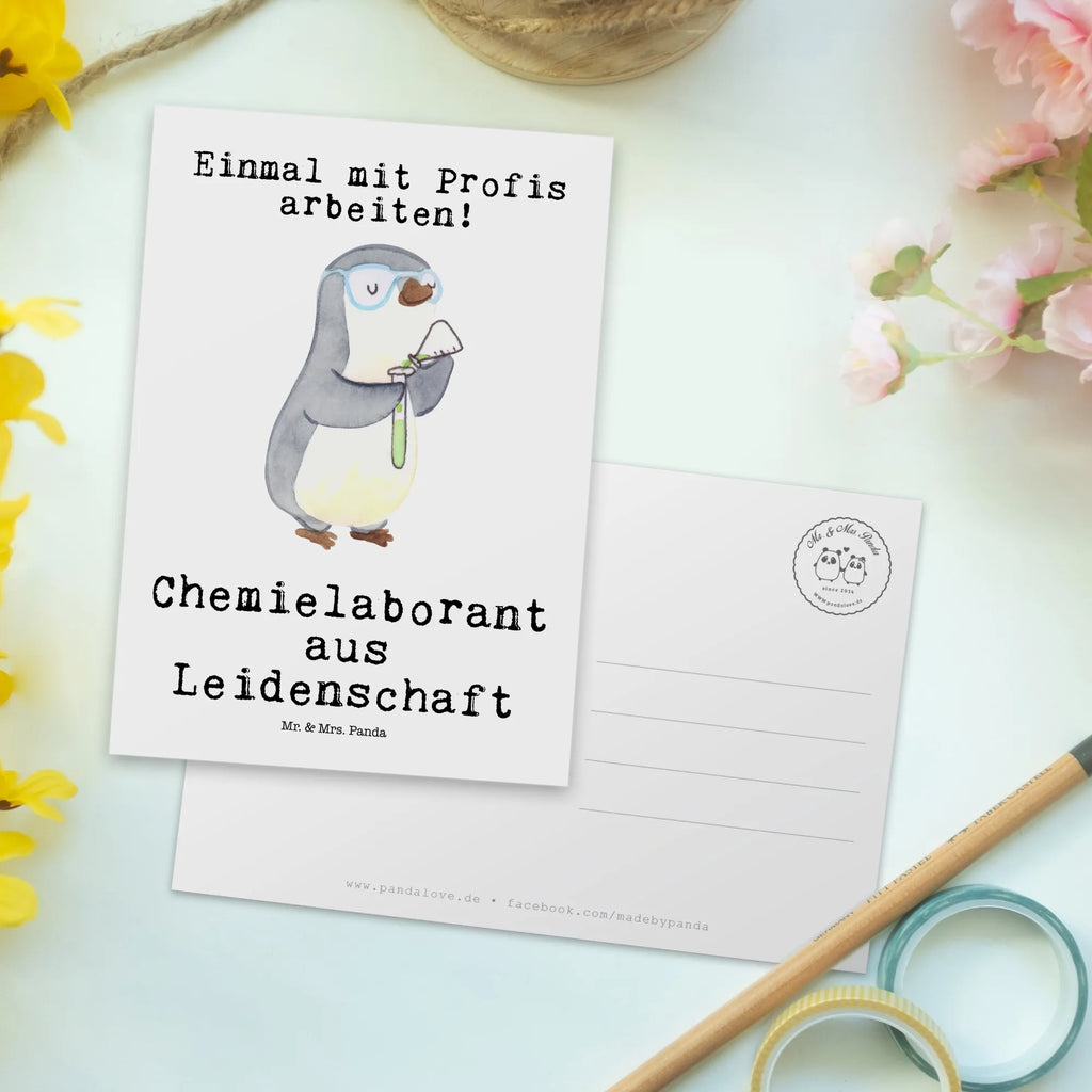 Postkarte Chemielaborant aus Leidenschaft Postkarte, Karte, Geschenkkarte, Grußkarte, Einladung, Ansichtskarte, Geburtstagskarte, Einladungskarte, Dankeskarte, Ansichtskarten, Einladung Geburtstag, Einladungskarten Geburtstag, Beruf, Ausbildung, Jubiläum, Abschied, Rente, Kollege, Kollegin, Geschenk, Schenken, Arbeitskollege, Mitarbeiter, Firma, Danke, Dankeschön, Chemiker, Chemielaborant, Naturwissenschaftler, Labor, Studium, Forschung, Wissenschaftler