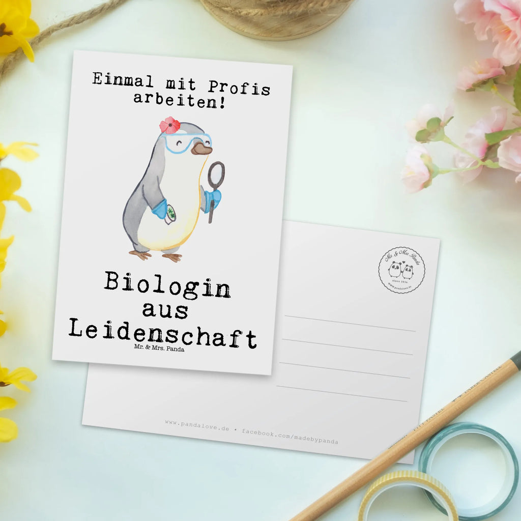 Postkarte Biologin aus Leidenschaft Postkarte, Karte, Geschenkkarte, Grußkarte, Einladung, Ansichtskarte, Geburtstagskarte, Einladungskarte, Dankeskarte, Ansichtskarten, Einladung Geburtstag, Einladungskarten Geburtstag, Beruf, Ausbildung, Jubiläum, Abschied, Rente, Kollege, Kollegin, Geschenk, Schenken, Arbeitskollege, Mitarbeiter, Firma, Danke, Dankeschön, Biologin, Biologie, Naturwissenschaftlerin, Labor, Studium, Bachelor, Master