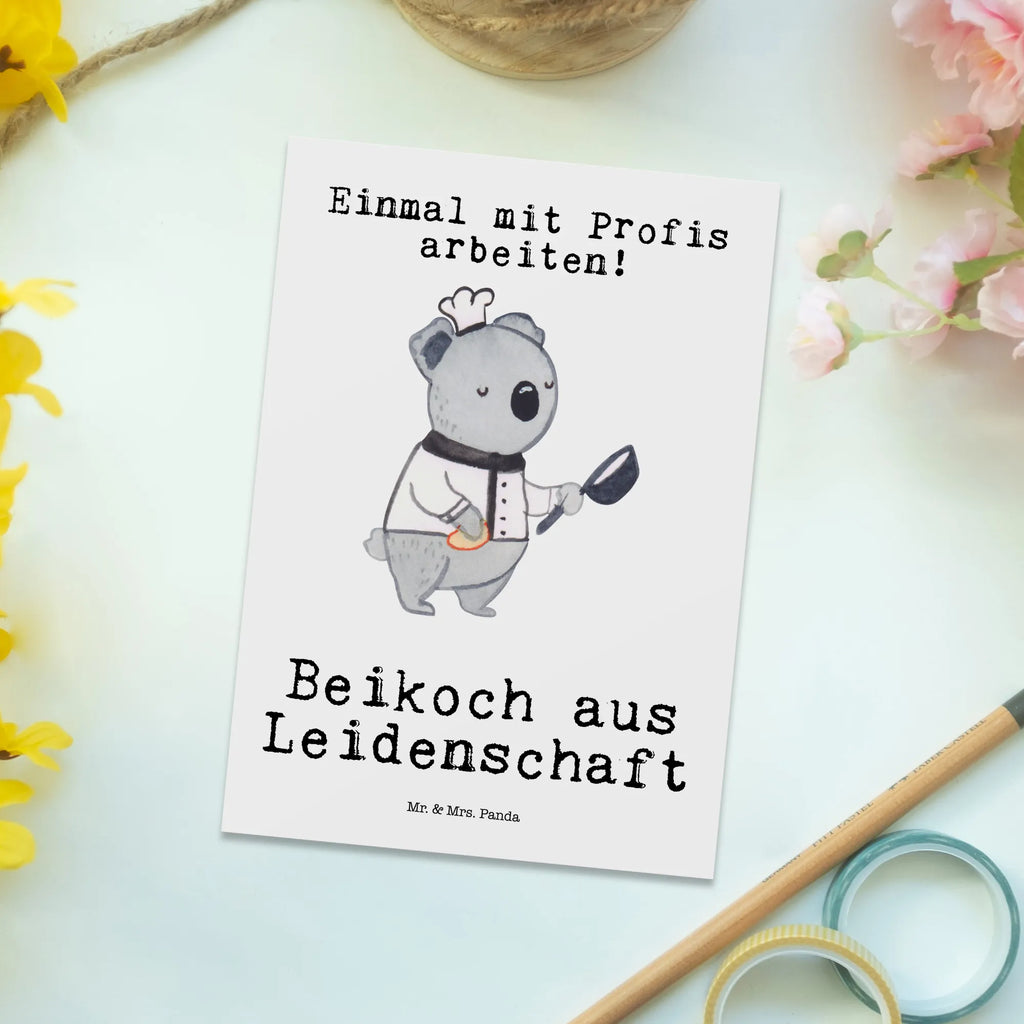 Postkarte Beikoch aus Leidenschaft Postkarte, Karte, Geschenkkarte, Grußkarte, Einladung, Ansichtskarte, Geburtstagskarte, Einladungskarte, Dankeskarte, Ansichtskarten, Einladung Geburtstag, Einladungskarten Geburtstag, Beruf, Ausbildung, Jubiläum, Abschied, Rente, Kollege, Kollegin, Geschenk, Schenken, Arbeitskollege, Mitarbeiter, Firma, Danke, Dankeschön, Beikoch, Spülhilfe, Hilfskoch, Jungkoch, Küchenhilfe, Gastronomie, Restaurant, Koch