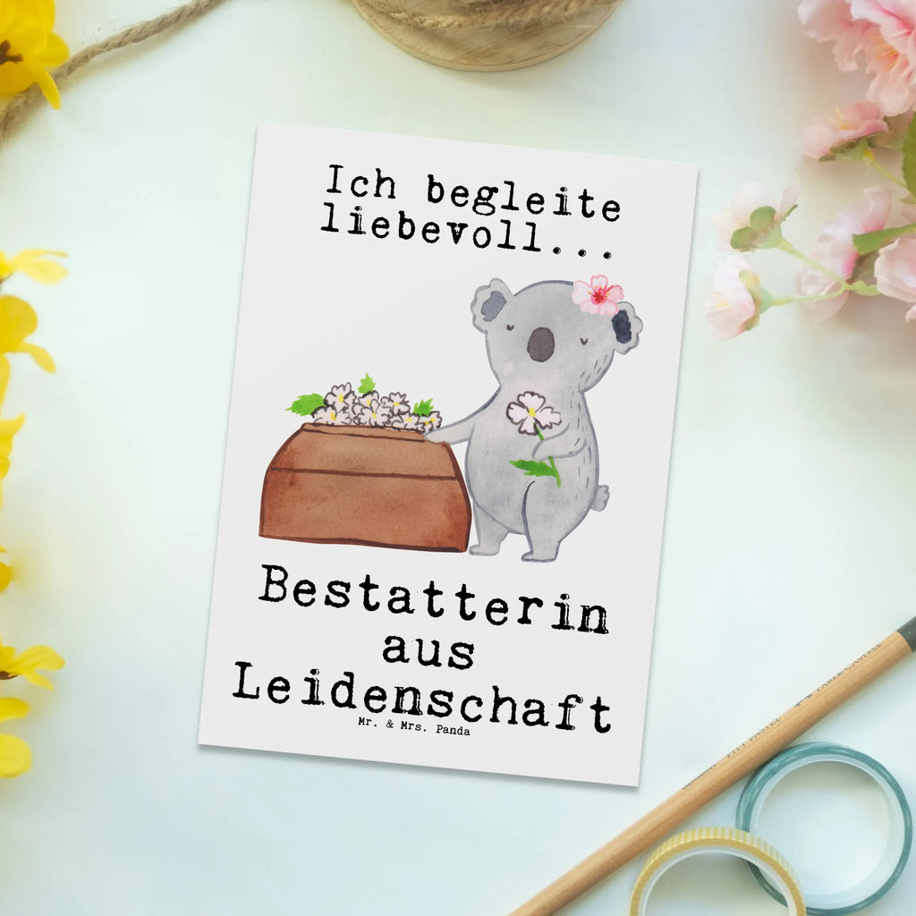 Postkarte Bestatterin Leidenschaft Postkarte, Karte, Geschenkkarte, Grußkarte, Einladung, Ansichtskarte, Geburtstagskarte, Einladungskarte, Dankeskarte, Ansichtskarten, Einladung Geburtstag, Einladungskarten Geburtstag, Beruf, Ausbildung, Jubiläum, Abschied, Rente, Kollege, Kollegin, Geschenk, Schenken, Arbeitskollege, Mitarbeiter, Firma, Danke, Dankeschön