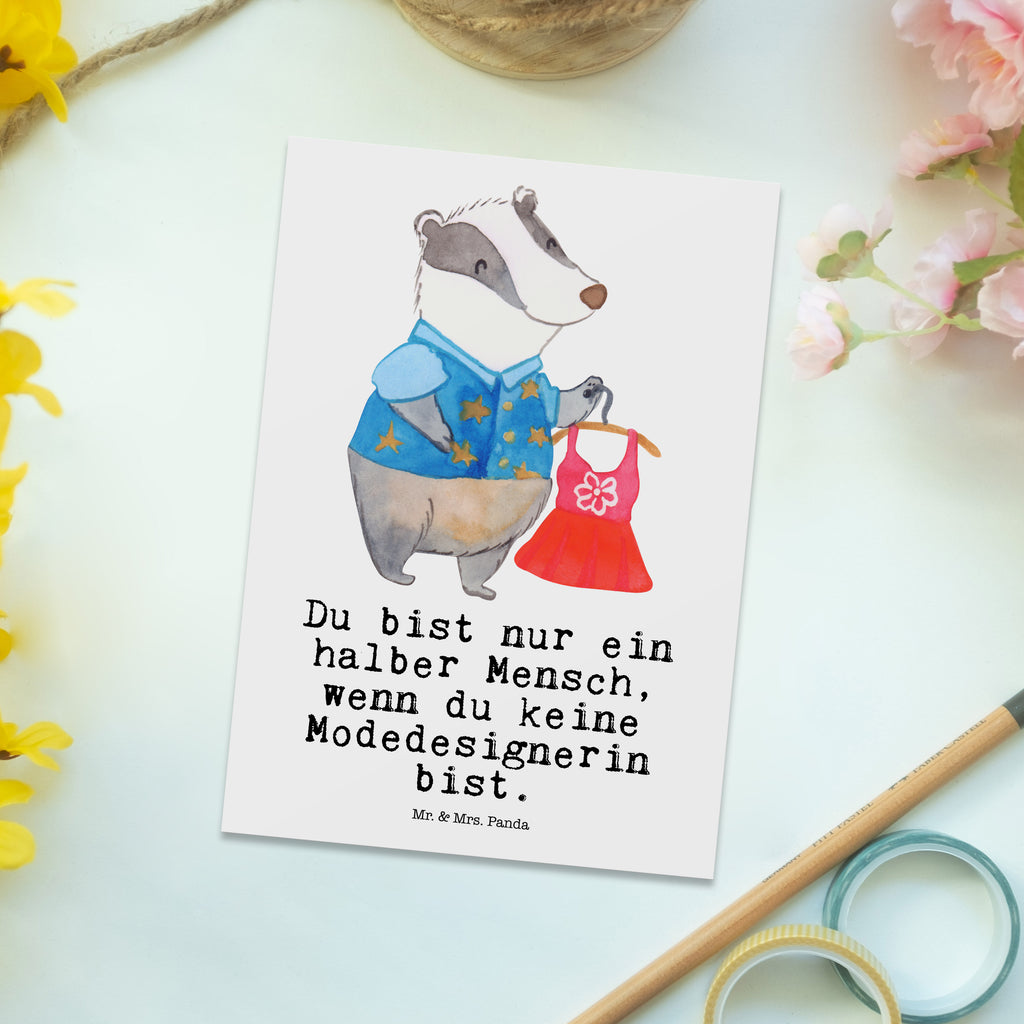 Postkarte Modedesignerin mit Herz Postkarte, Karte, Geschenkkarte, Grußkarte, Einladung, Ansichtskarte, Geburtstagskarte, Einladungskarte, Dankeskarte, Ansichtskarten, Einladung Geburtstag, Einladungskarten Geburtstag, Beruf, Ausbildung, Jubiläum, Abschied, Rente, Kollege, Kollegin, Geschenk, Schenken, Arbeitskollege, Mitarbeiter, Firma, Danke, Dankeschön, Modedesignerin, Fashion Designerin, Modeschöpferin