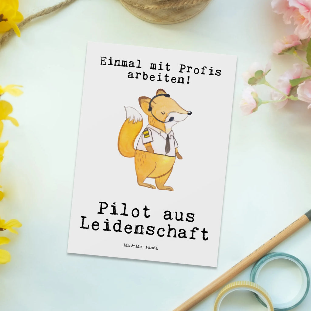 Postkarte Pilot aus Leidenschaft Postkarte, Karte, Geschenkkarte, Grußkarte, Einladung, Ansichtskarte, Geburtstagskarte, Einladungskarte, Dankeskarte, Ansichtskarten, Einladung Geburtstag, Einladungskarten Geburtstag, Beruf, Ausbildung, Jubiläum, Abschied, Rente, Kollege, Kollegin, Geschenk, Schenken, Arbeitskollege, Mitarbeiter, Firma, Danke, Dankeschön, Pilot, Flugkapitän, Cockpit, Flugzeug