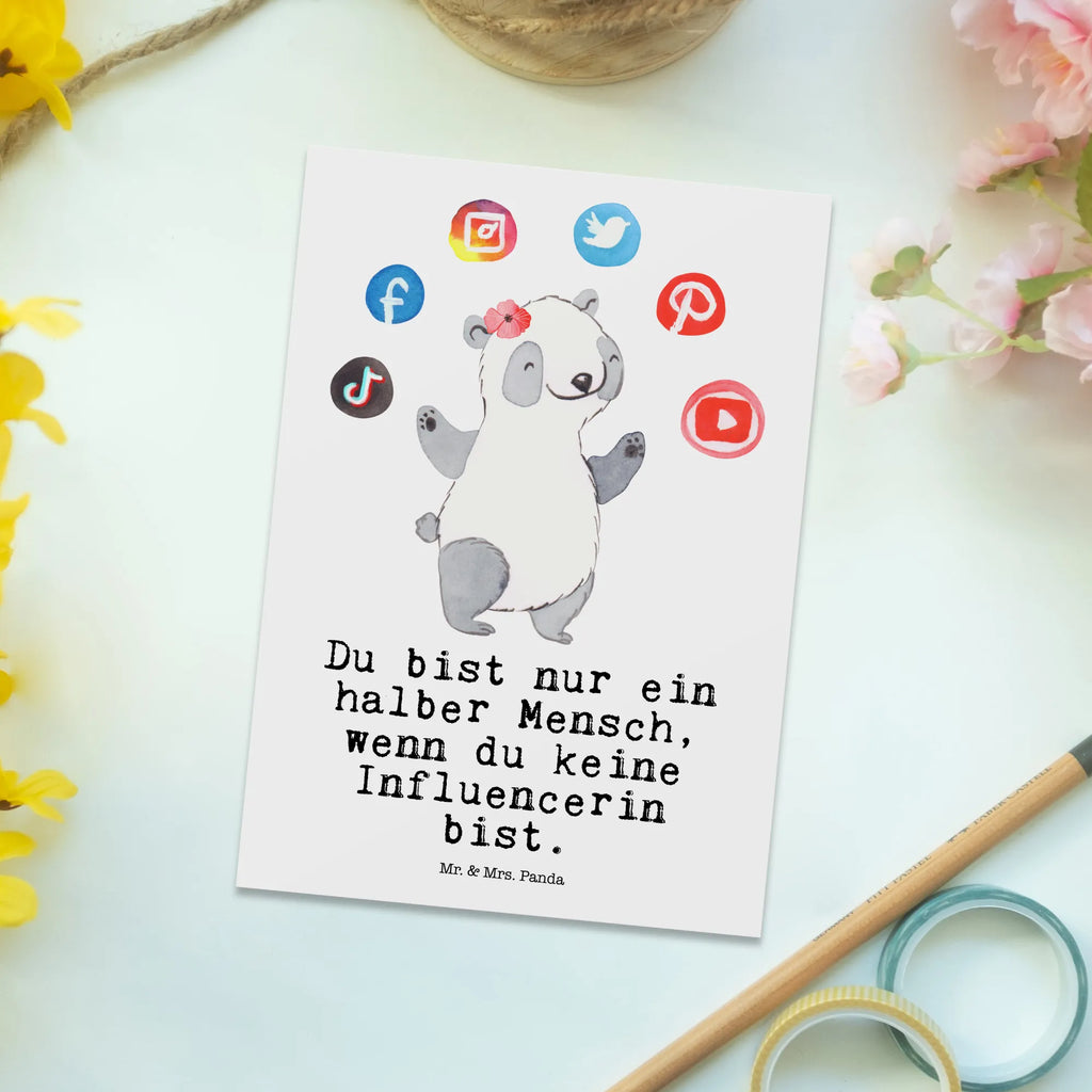 Postkarte Influencerin mit Herz Postkarte, Karte, Geschenkkarte, Grußkarte, Einladung, Ansichtskarte, Geburtstagskarte, Einladungskarte, Dankeskarte, Ansichtskarten, Einladung Geburtstag, Einladungskarten Geburtstag, Beruf, Ausbildung, Jubiläum, Abschied, Rente, Kollege, Kollegin, Geschenk, Schenken, Arbeitskollege, Mitarbeiter, Firma, Danke, Dankeschön