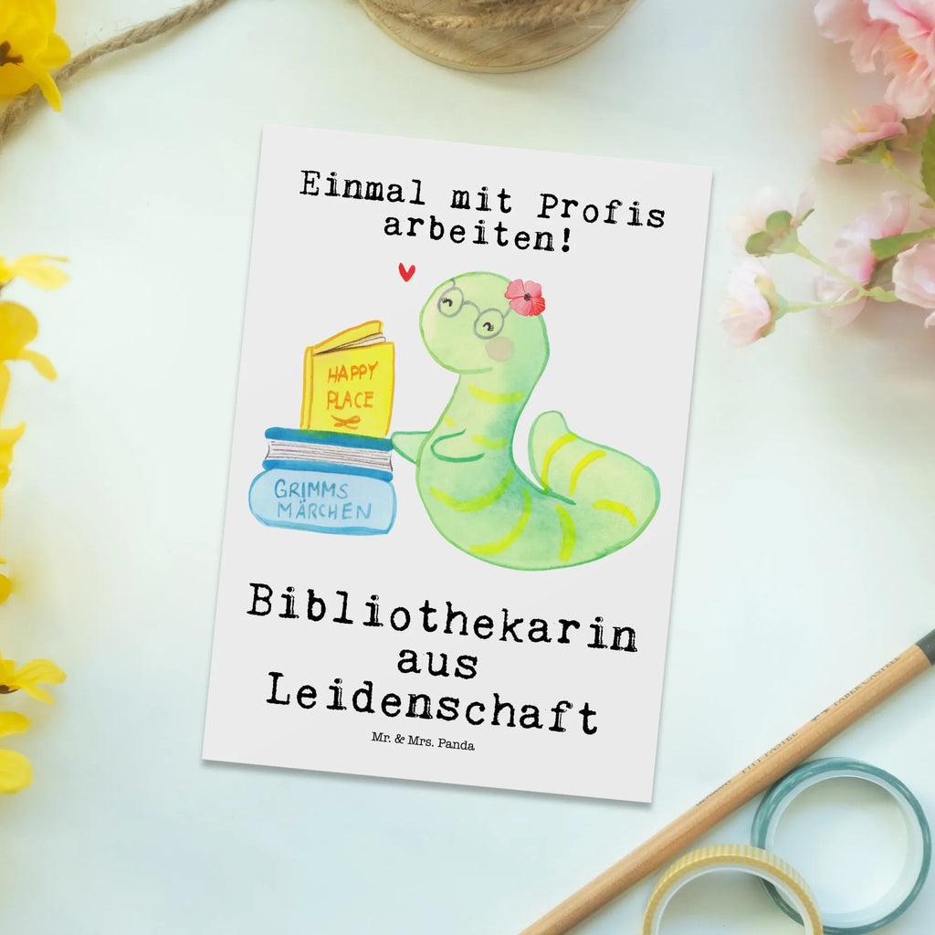 Postkarte Bibliothekarin aus Leidenschaft Postkarte, Karte, Geschenkkarte, Grußkarte, Einladung, Ansichtskarte, Geburtstagskarte, Einladungskarte, Dankeskarte, Ansichtskarten, Einladung Geburtstag, Einladungskarten Geburtstag, Beruf, Ausbildung, Jubiläum, Abschied, Rente, Kollege, Kollegin, Geschenk, Schenken, Arbeitskollege, Mitarbeiter, Firma, Danke, Dankeschön, Bibliothekarin, Buchhandlung, Bibliothek, Bücherwurm, Leseratte, Bücherliebe