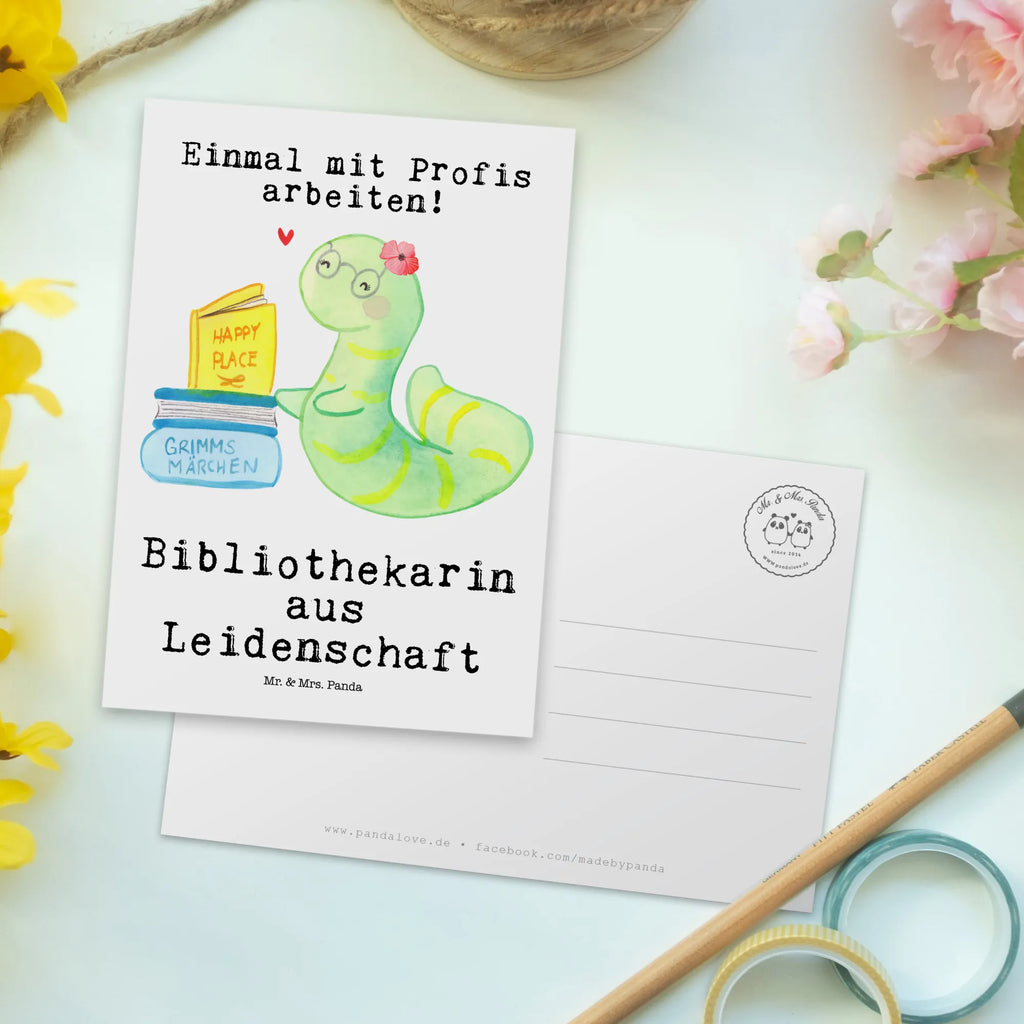 Postkarte Bibliothekarin aus Leidenschaft Postkarte, Karte, Geschenkkarte, Grußkarte, Einladung, Ansichtskarte, Geburtstagskarte, Einladungskarte, Dankeskarte, Ansichtskarten, Einladung Geburtstag, Einladungskarten Geburtstag, Beruf, Ausbildung, Jubiläum, Abschied, Rente, Kollege, Kollegin, Geschenk, Schenken, Arbeitskollege, Mitarbeiter, Firma, Danke, Dankeschön, Bibliothekarin, Buchhandlung, Bibliothek, Bücherwurm, Leseratte, Bücherliebe