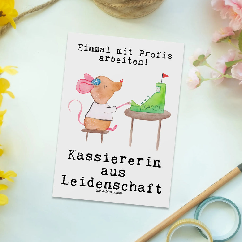 Postkarte Kassiererin Leidenschaft Postkarte, Karte, Geschenkkarte, Grußkarte, Einladung, Ansichtskarte, Geburtstagskarte, Einladungskarte, Dankeskarte, Ansichtskarten, Einladung Geburtstag, Einladungskarten Geburtstag, Beruf, Ausbildung, Jubiläum, Abschied, Rente, Kollege, Kollegin, Geschenk, Schenken, Arbeitskollege, Mitarbeiter, Firma, Danke, Dankeschön, Kassiererin, Kassenwartin, Mitarbeiterin Kasse