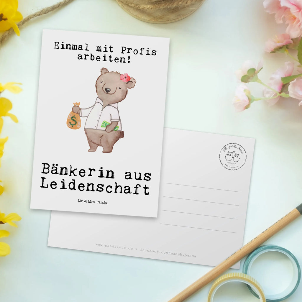 Postkarte Bänkerin aus Leidenschaft Postkarte, Karte, Geschenkkarte, Grußkarte, Einladung, Ansichtskarte, Geburtstagskarte, Einladungskarte, Dankeskarte, Ansichtskarten, Einladung Geburtstag, Einladungskarten Geburtstag, Beruf, Ausbildung, Jubiläum, Abschied, Rente, Kollege, Kollegin, Geschenk, Schenken, Arbeitskollege, Mitarbeiter, Firma, Danke, Dankeschön, Bänkerin, Bankfachfrau, Bankangestellte, Bankberaterin