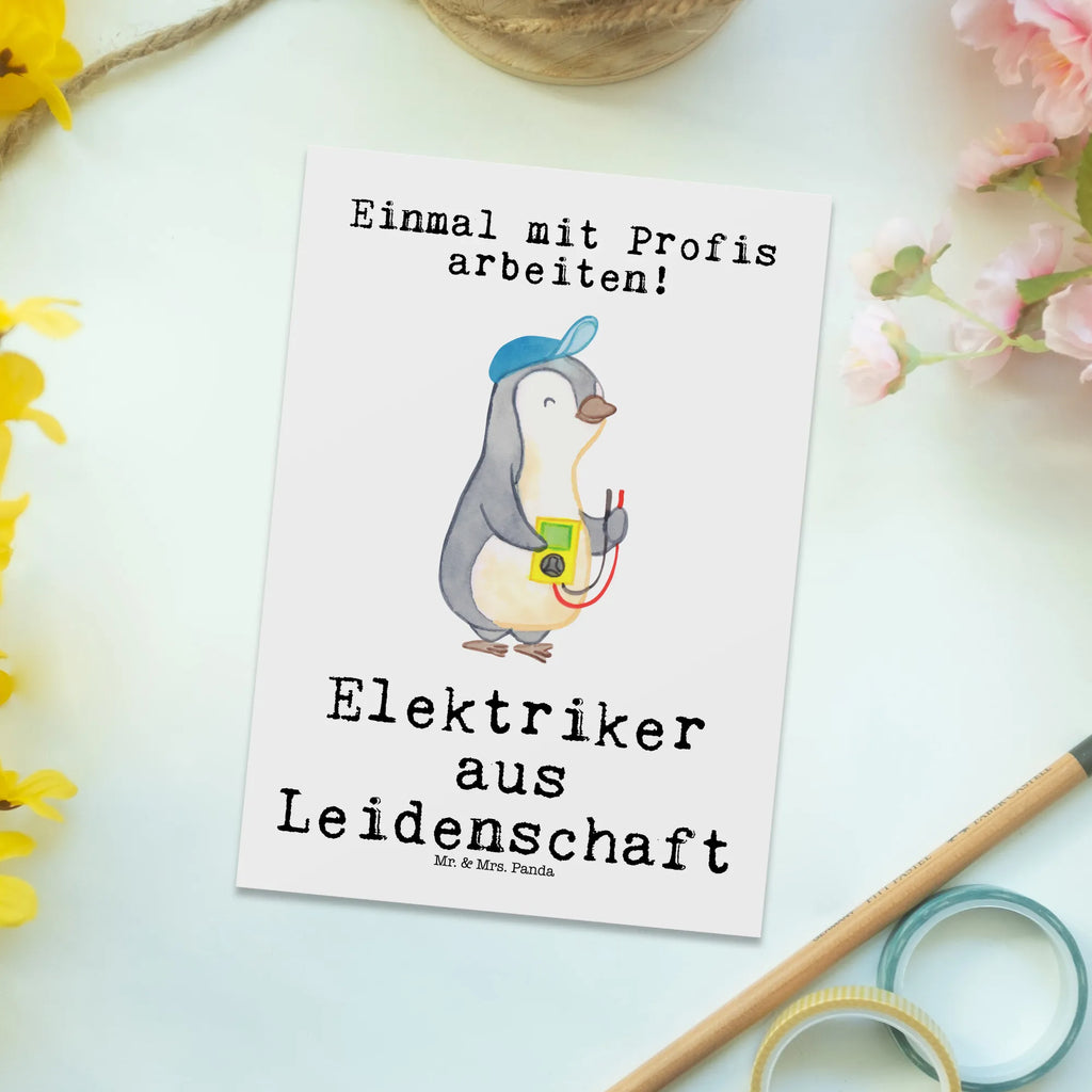 Postkarte Elektriker aus Leidenschaft Postkarte, Karte, Geschenkkarte, Grußkarte, Einladung, Ansichtskarte, Geburtstagskarte, Einladungskarte, Dankeskarte, Ansichtskarten, Einladung Geburtstag, Einladungskarten Geburtstag, Beruf, Ausbildung, Jubiläum, Abschied, Rente, Kollege, Kollegin, Geschenk, Schenken, Arbeitskollege, Mitarbeiter, Firma, Danke, Dankeschön, Elektriker, Elektronmonteur, Elektrotechniker, Elektroinstallateur, Elektromeister, Gesellenprüfung